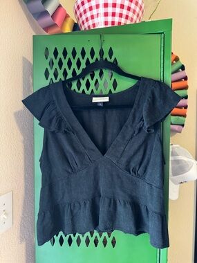 Universal Threads Black Ruffle-Sleeve V-Neck Top